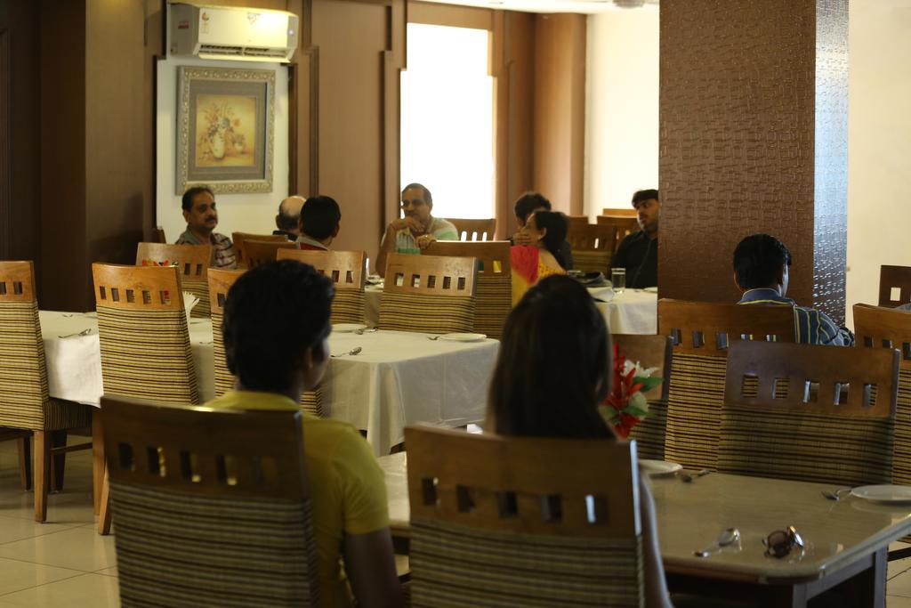 Resortharekrishnaorchid Vrindāvan Extérieur photo