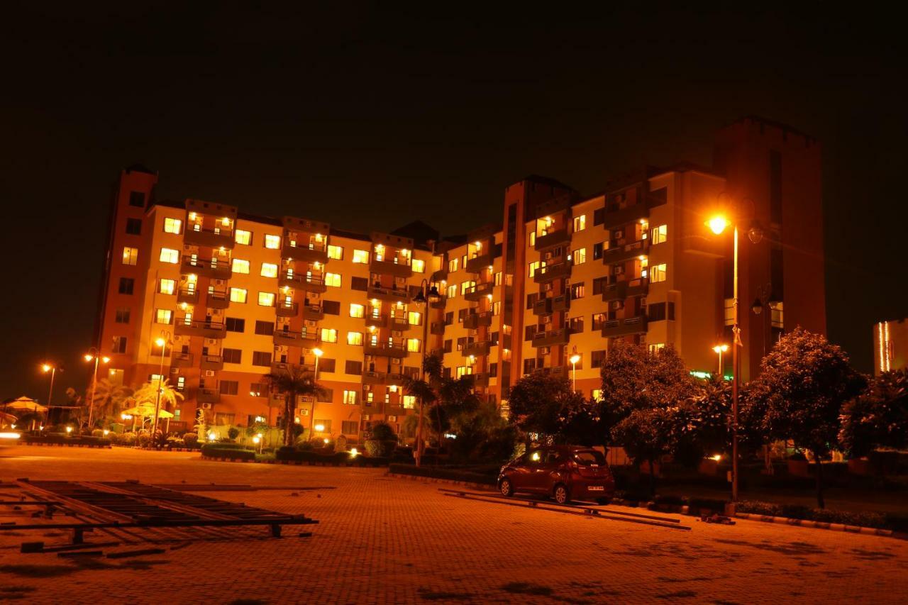 Resortharekrishnaorchid Vrindāvan Extérieur photo
